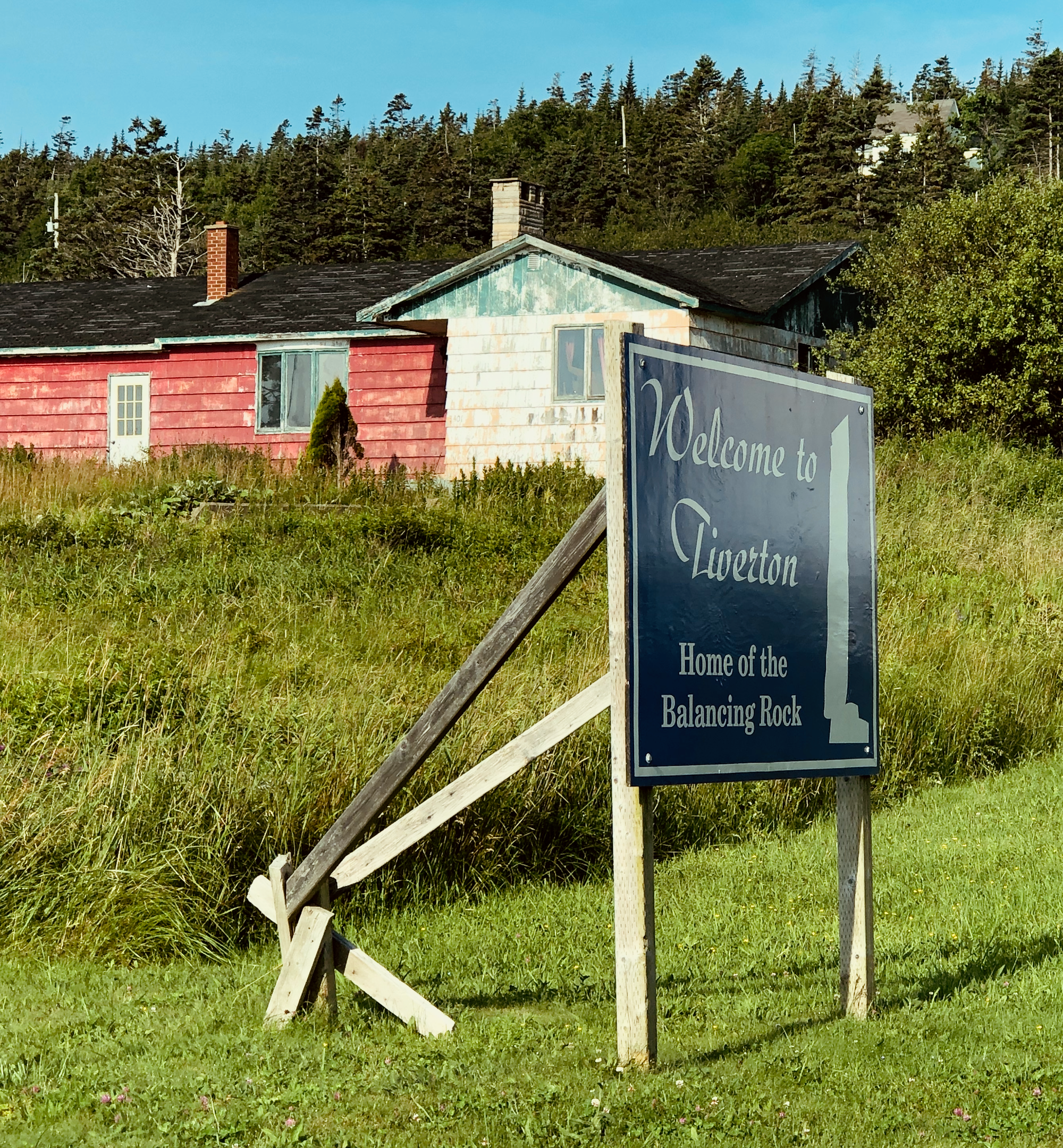 Sign: welcome to Tiverton, home of the balancing rock